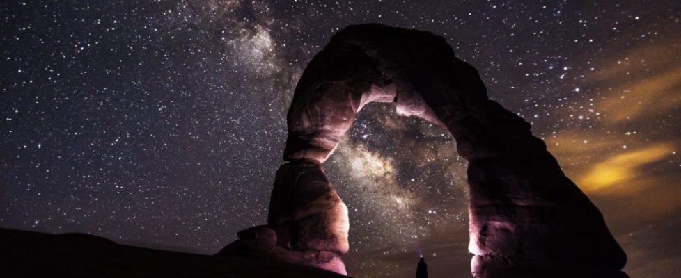 delicate-arch-night-stars-landscape